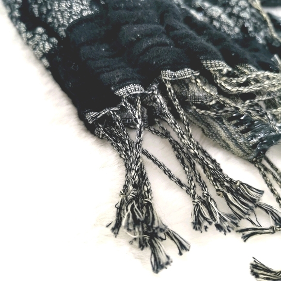 Ahujasons India Women’s O/S Black Gray Scarf - Picture 2 of 9